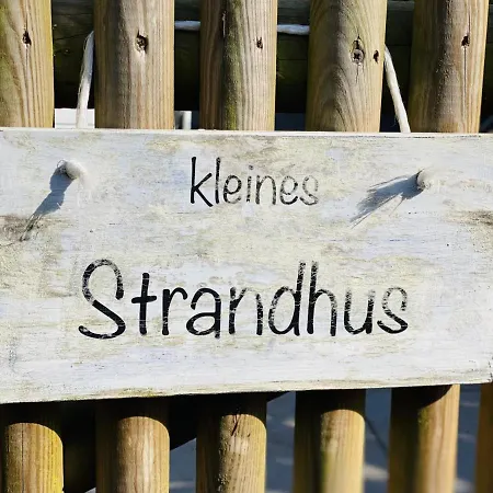 Kleines Strandhus شقة شاربوتس